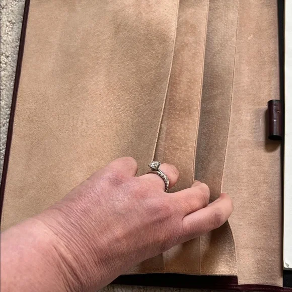 Vintage Leather and Suede Padfolio in Burgundy Excellent condition - Picture 8 of 13